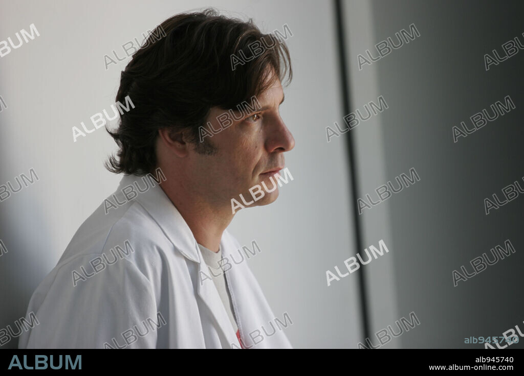 ALEX CASANOVAS en LAS VIDAS DE CELIA, 2006, dirigida por ANTONIO CHAVARRIAS. Copyright OBERON CINEMATOGRAFICA.