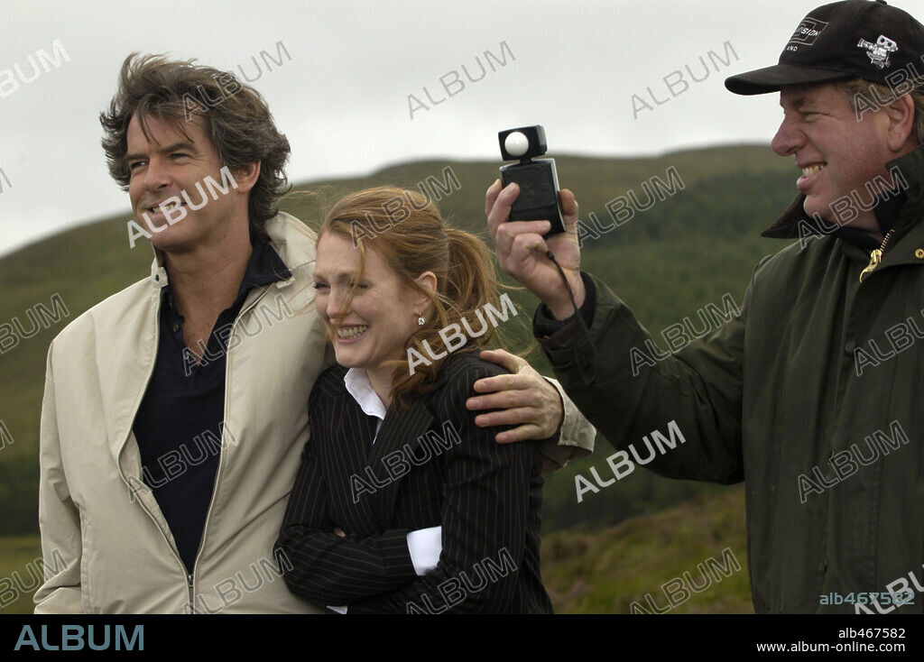 JULIANNE MOORE y PIERCE BROSNAN en HASTA QUE LA LEY NOS SEPARE, 2004 (LAWS OF ATTRACTION), dirigida por PETER HOWITT. Copyright NEW LINE CINEMA.