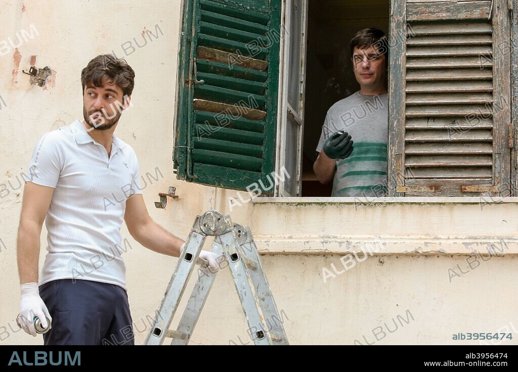 LIBERO DE RIENZO and LINO GUANCIALE in LA CASA DI FAMIGLIA, 2017, directed by AUGUSTO FORNARI. Copyright Italian International Film.