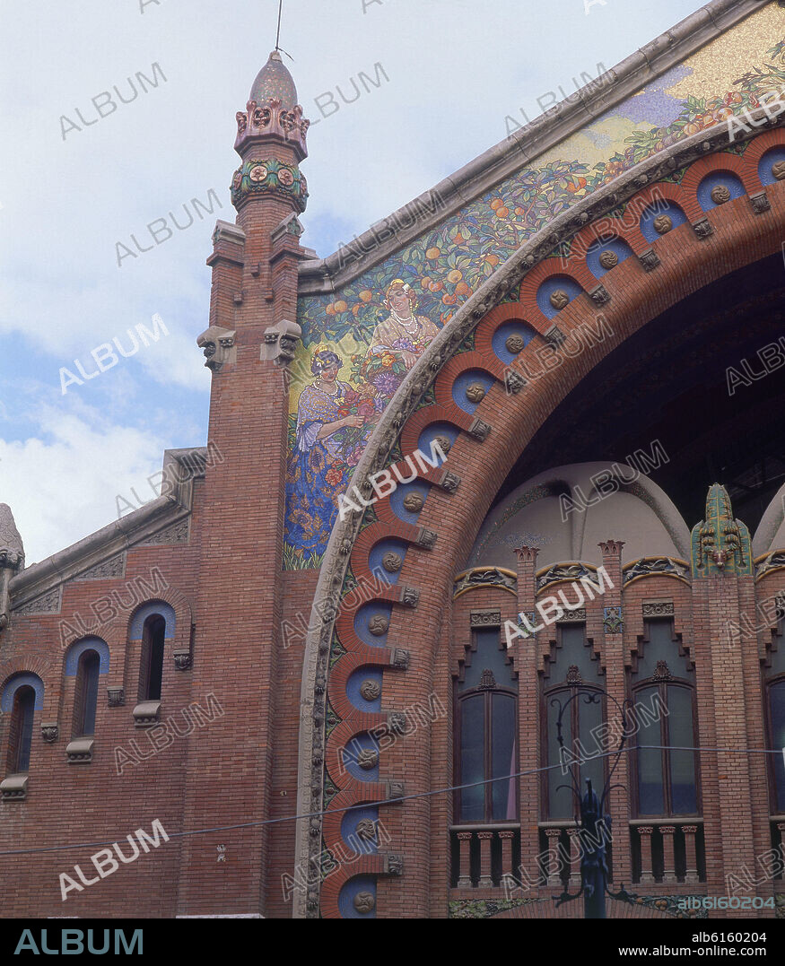FRANCISCO MORA BERENGUER (1875-1961). FACHADA EXTERIOR DEL MERCADO DE COLON - MODERNISMO ESPAÑOL - 1916 - FOTO AÑOS 80.