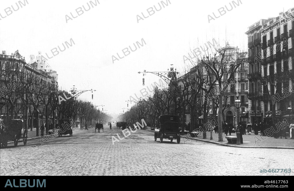Barcelona. Vista general del Paseo de Gracia. Años 1910.