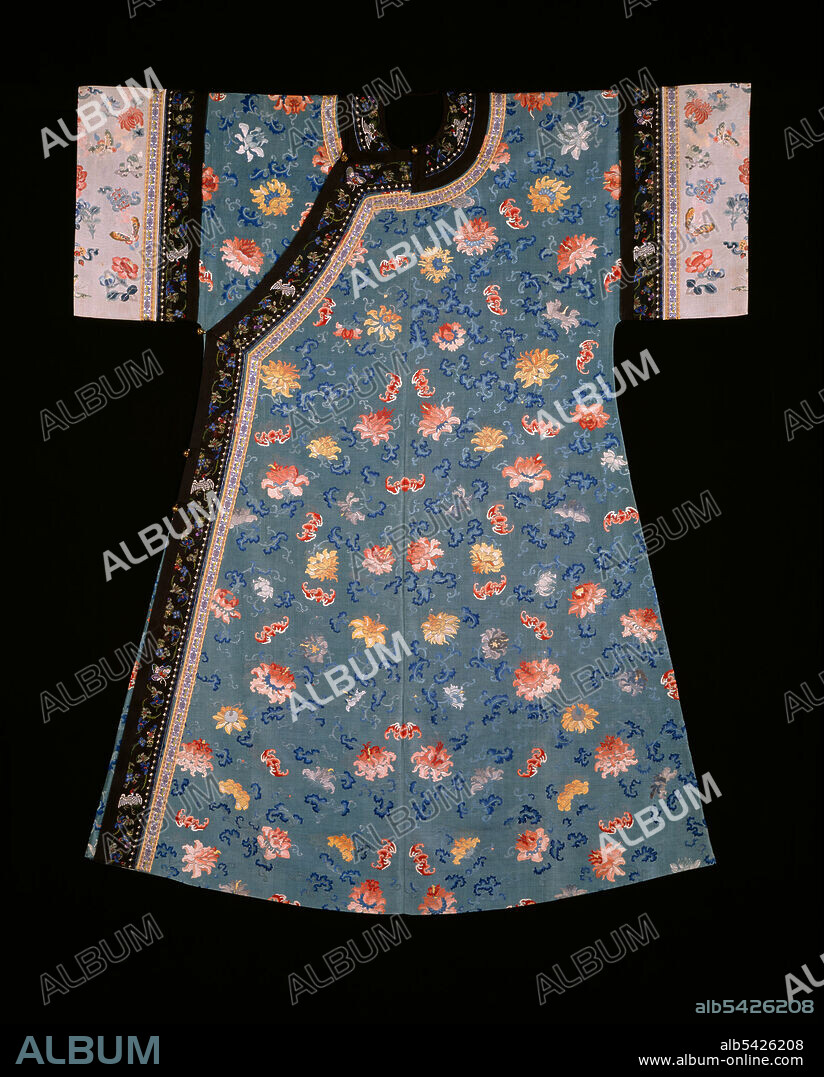 Woman's Changfu (Informal Court Robe), China, Qing dynasty (1644-1911), late 19th/early 20th century.