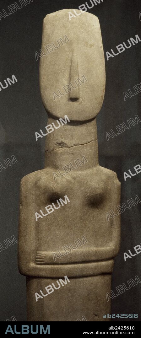 ARTE CICLADICO. GRECIA. IDOLO CICLADICO. Figura femenina de mármol procedente de SIROS, atribuida al Maestro GOULANDRIS (Cicládico Antiguo II). Medida: 1,48 m. de alto. Hacia el 2800-2300 a. C. Procede de la ISLA DE AMORGOS (ISLAS CICLADAS). Museo Arqueológico Nacional de Atenas. Grecia.