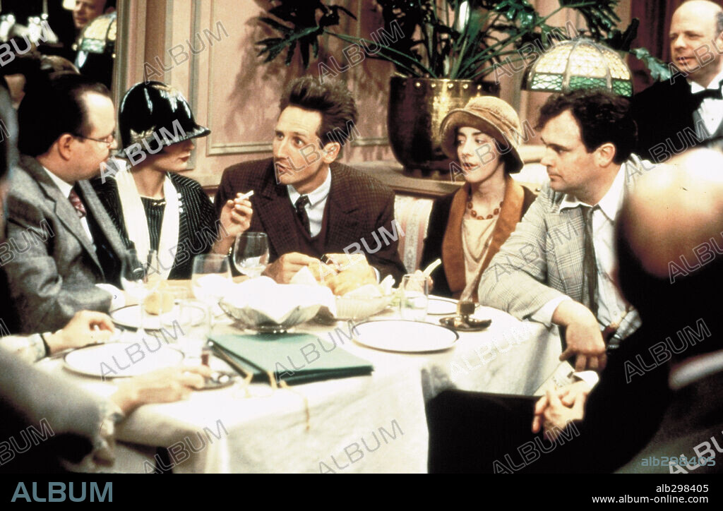 MRS. PARKER AND THE VICIOUS CIRCLE, 1994, directed by ALAN RUDOLPH. Copyright MIRAMAX.
