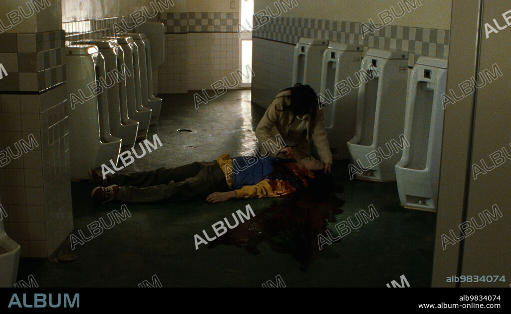 CURE, 1997 (KYUA), directed by KIYOSHI KUROSAWA. Copyright Code Red / Daiei Studios.