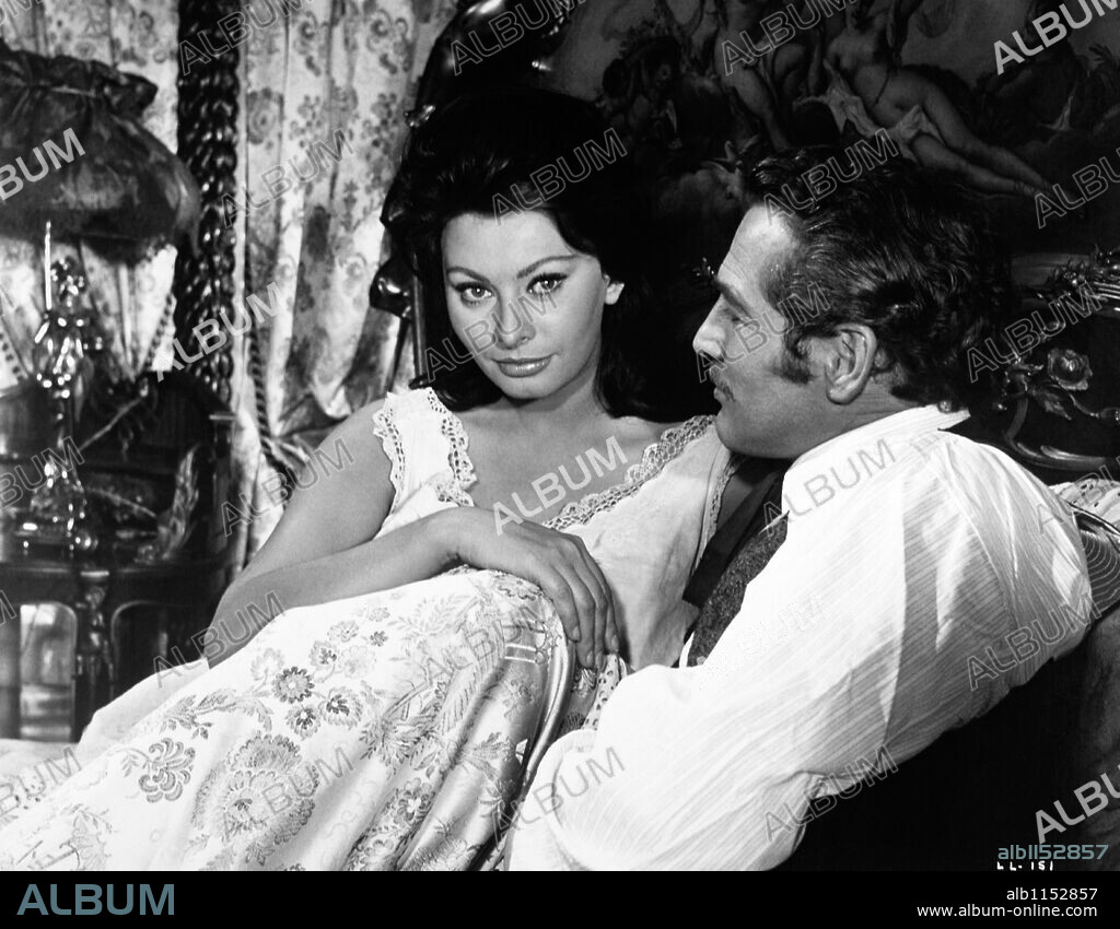 PAUL NEWMAN and SOPHIA LOREN in LADY L, 1965, directed by PETER USTINOV. Copyright M.G.M.