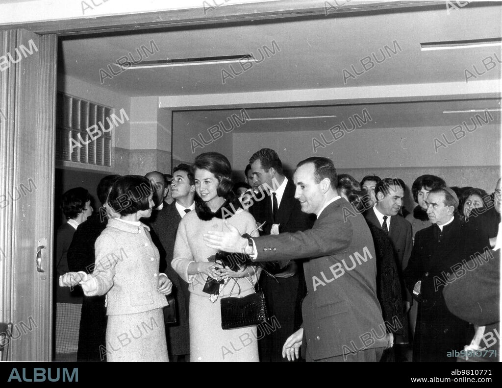 19 diciembre 1964. Los Príncipes don Juan Carlos y doña Sofía Inauguran el hogar Infantil "Dolores Sopeña" en el camino de Valderribas (puente de Vallecas).