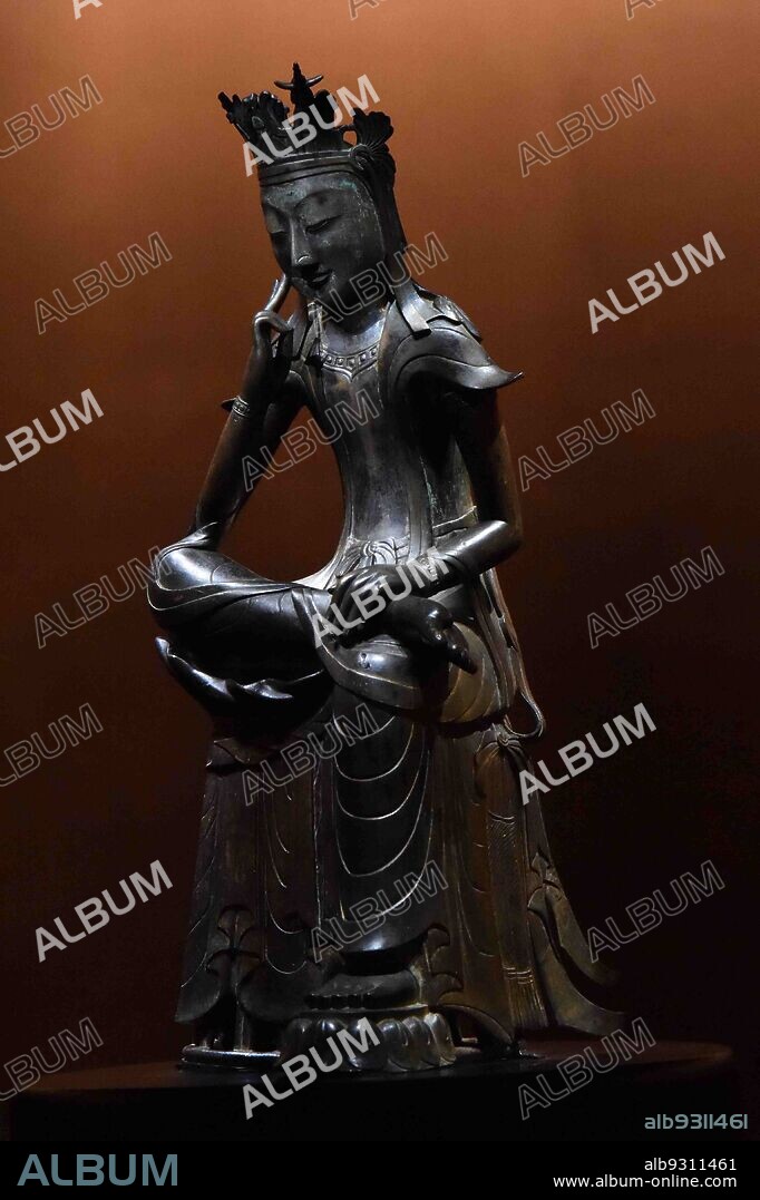 Three kingdoms period, Korea: pensive Bodhisattva, gilt-bronze statue of Buddha, 5th-6th century. This statue strikes a classic contemplative pose, most common statue's pose at that time. The crown is a unique combination of the sun and a crescent moon, often called a solar eclipse. The storage decoration of the solar eclipse originally originated and developed from the crown of Sassanid Persia and spread to the east through the silk road.