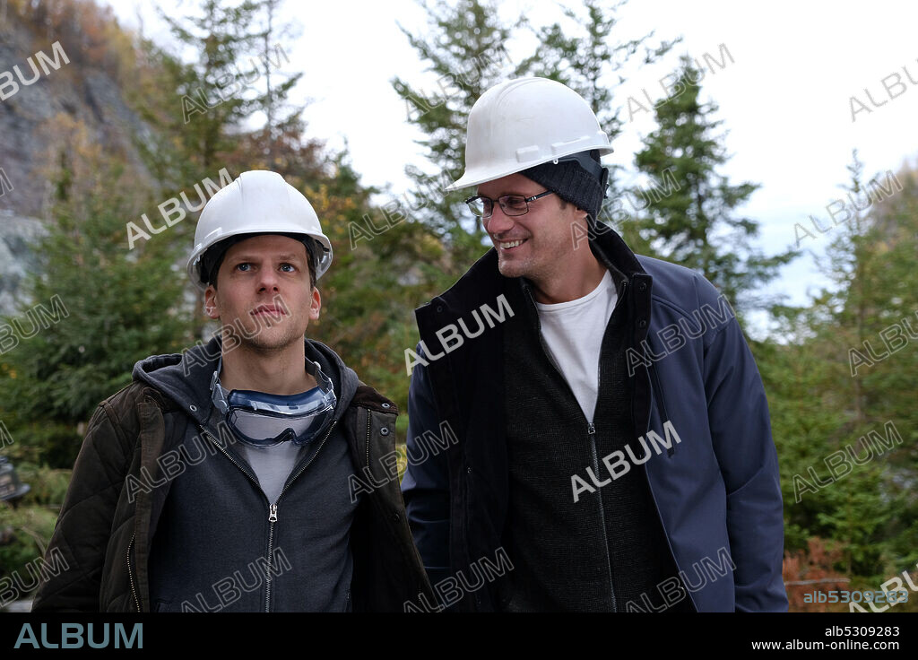 ALEXANDER SKARSGARD y JESSE EISENBERG en EL PROYECTO COLIBRI, 2018 (THE HUMMINGBIRD PROJECT), dirigida por KIM NGUYEN. Copyright Item 7 / Belga Productions.