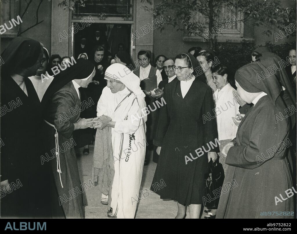 Madrid, 03/06/1976. La madre Teresa de Calcuta en la sede de las Hermanas de Caridad de San Vicente de Paul, donde se encuentra alojada.