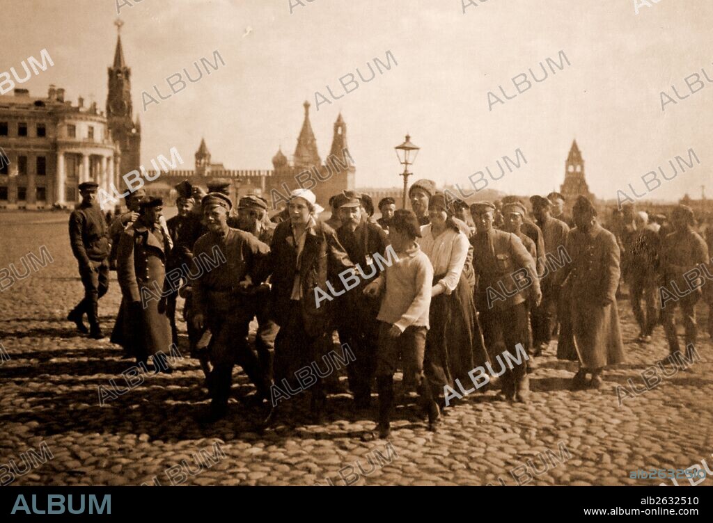 Saturdays volunteers on the 1st of May, Kremlin, Moscow Russia. Bolshevik Festivals, 1917-1920, History of the Russian Revolution.