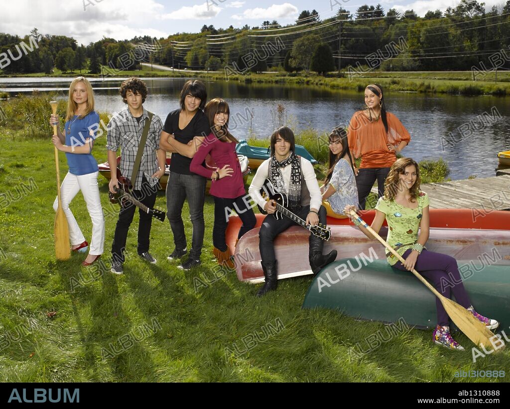 ALYSON STONER, ANNA MARIE PEREZ DE TAGLE, DEMI LOVATO, JASMINE RICHARDS, JOE JONAS, KEVIN JONAS, MEAGHAN JETTE MARTIN and NICK JONAS in CAMP ROCK, 2008. Copyright ALAN SACKS PRODUCTIONS.