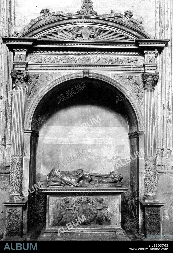 1930. Sepulcro de don Fernando de Fonseca y de su segunda mujer doña Teresa de Ayala, en la iglesia de santa María de Coca (Segovia).