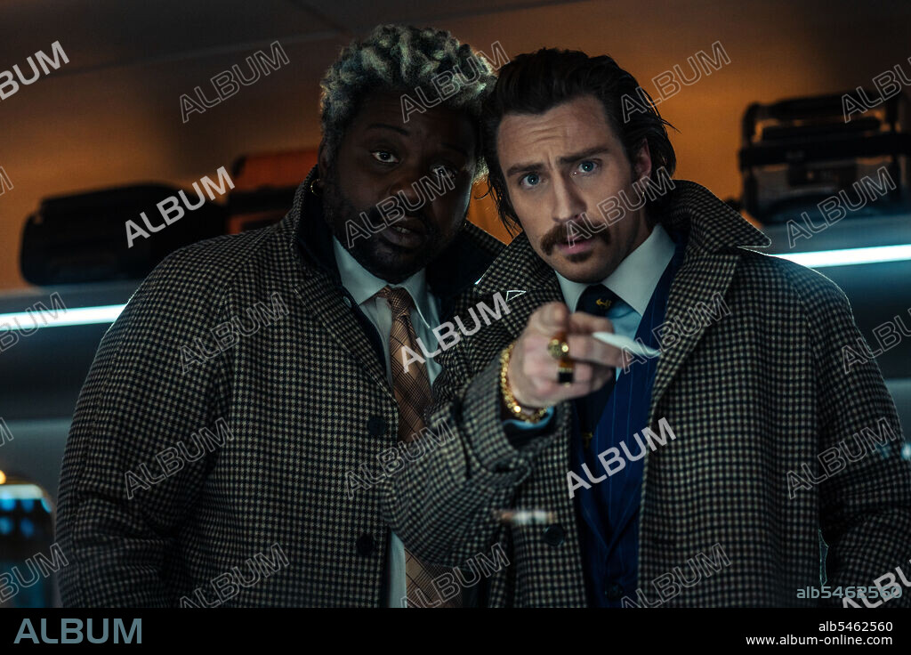 AARON TAYLOR-JOHNSON and BRIAN TYREE HENRY in BULLET TRAIN, 2022, directed by DAVID LEITCH. Copyright SONY PICTURES ENTERTAINMENT.