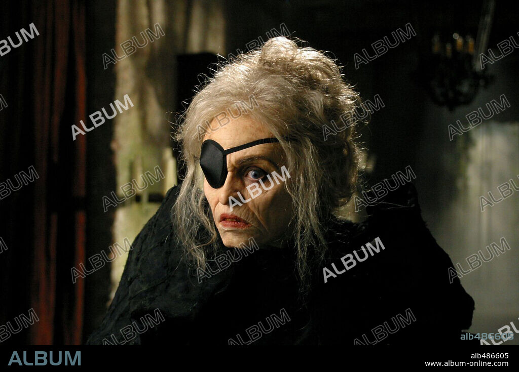 HELENA BONHAM CARTER in BIG FISH, 2003, directed by TIM BURTON. Copyright COLUMBIA PICTURES.