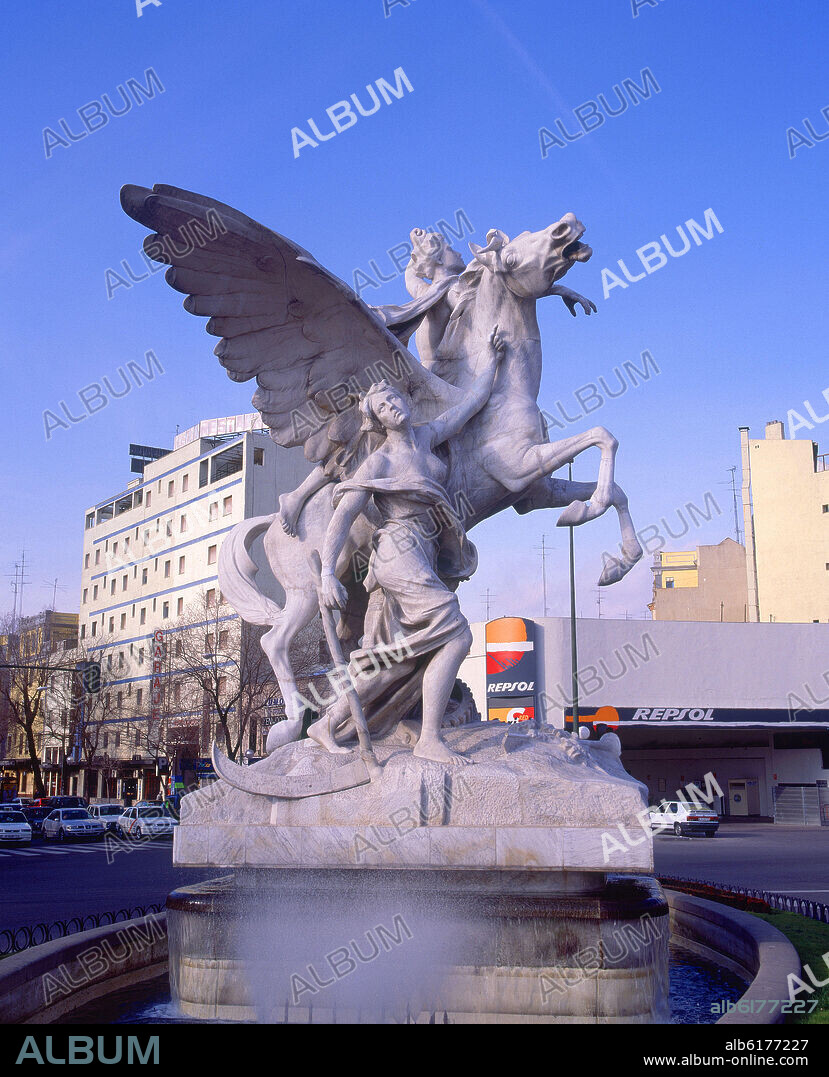 AGUSTIN QUEROL SUBIRATS (1860-1909). LA GLORIA Y LOS PEGASOS ESCULTURAS EN MARMOL QUE REMATABAN EL PALACIO DE FOMENTO (MINISTERIO DE AGRICULTURA)- FOTO AÑOS 00.