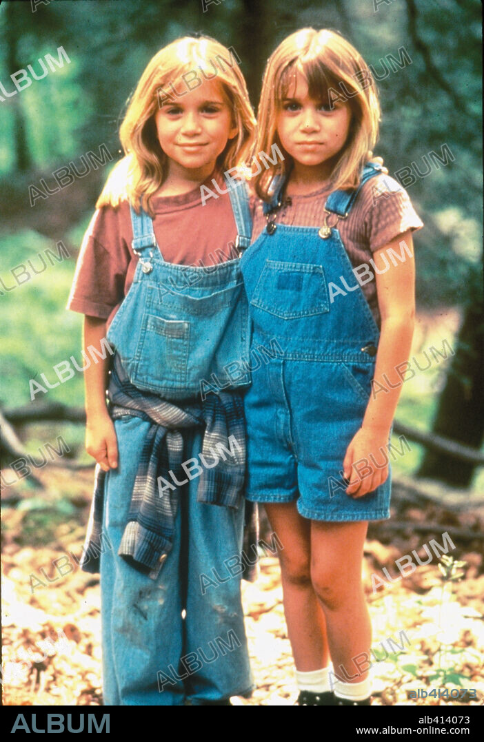 ASHLEY OLSEN y MARY-KATE OLSEN en DOS POR EL PRECIO DE UNA, 1995 (IT TAKES TWO), dirigida por ANDY TENNANT. Copyright RYSHER ENTERTAIMENT.