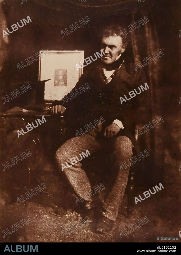 David Octavius Hill, James Craig Annan, Robert Adamson, Dr. Carntheis, paper, pigment print, image size: height: 22.10 cm; width: 16.50 cm, inscribed: recto: u. li. in lead: Dr. Carntheis, right below the picture on the passe-partout in lead: Hill below right on the passe-partout in lead: KPh 193, inscribed: verso on the passe-partout: in lead: No. 063, Phot. David Octavius Hill (1802-1870), Edinburgh 1843-1848, Dr. Corntheis ?, Photograph D. O. Hill ca. 1843, sepia coal and pigment print 22.1 x 16.5 1/2 cm, o. center in lead: inv. no, stamp: verso on the passe: Sammlung Juhl, earlier location, portrait photograph, man, full-length portrait, seated figure, headgear.