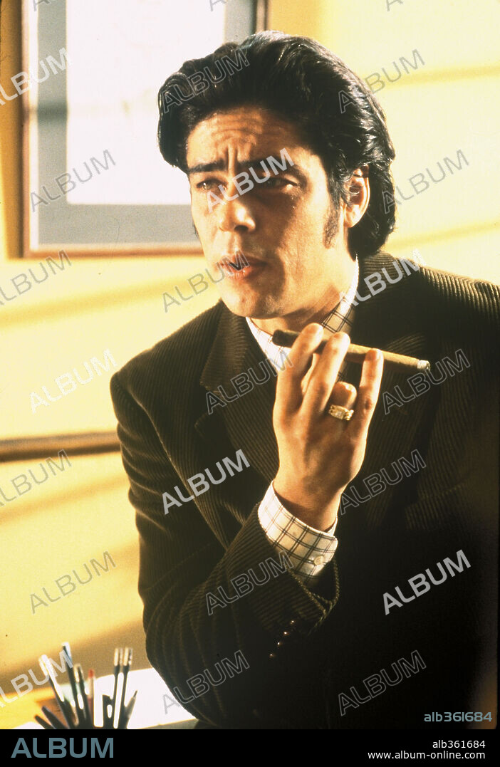 BENICIO DEL TORO en SNATCH: CERDOS Y DIAMANTES, 2000 (SNATCH), dirigida por GUY RITCHIE. Copyright COLUMBIA PICTURES.