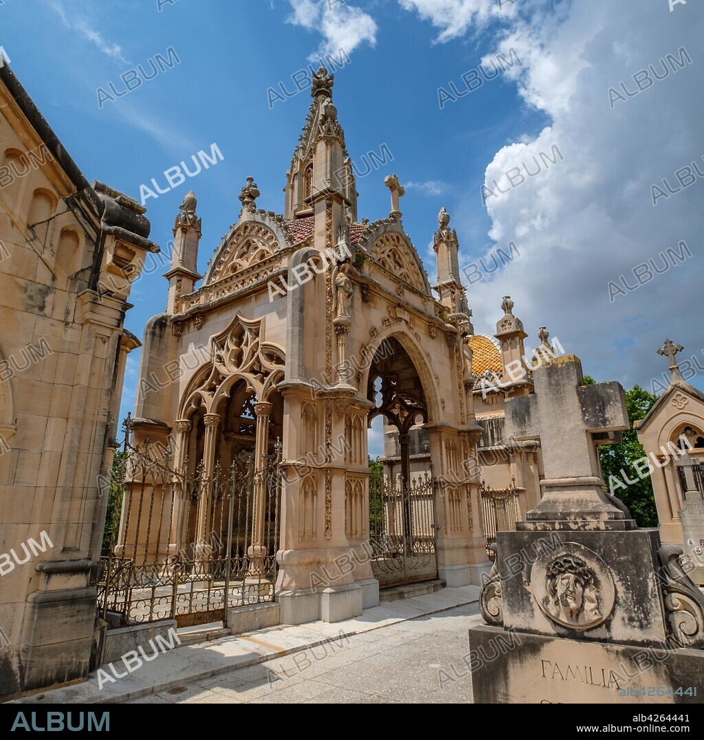 Mausoleo de Joan Oliver de Can Maneu, construido por el arquitecto Gaspar Bennàzar, Cementerio Municipal de Palma, Mallorca, balearic islands, Spain.