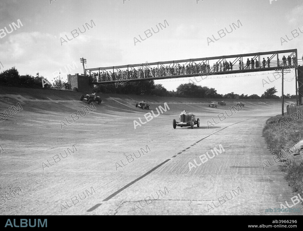Centre Talbot 105 2970 cc. Vehicle Reg. No.  GO52.  Event Entry No: 37 Driver: Hindmarsh, J.S. Retired with connecting rod  failure. Left Bentley 6597 cc.  Event Entry No: 46 Driver: Paul, C./Dunfee, J. Finished: 1st. Left of centre Talbo. Place: Brooklands, Byfleet Banking.  BRDC 500 Mile Race. Date: 3.10.31.