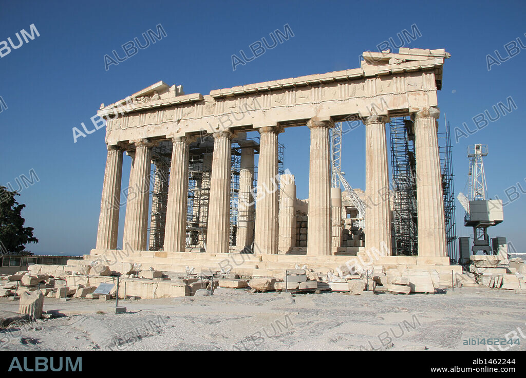 ARTE GRIEGO. EPOCA CLASICA. GRECIA. PARTENON. Detalle del FRISO de estilo DORICO decorado con TRIGLIFOS y METOPAS. Siglo V a. C. ACROPOLIS DE ATENAS.