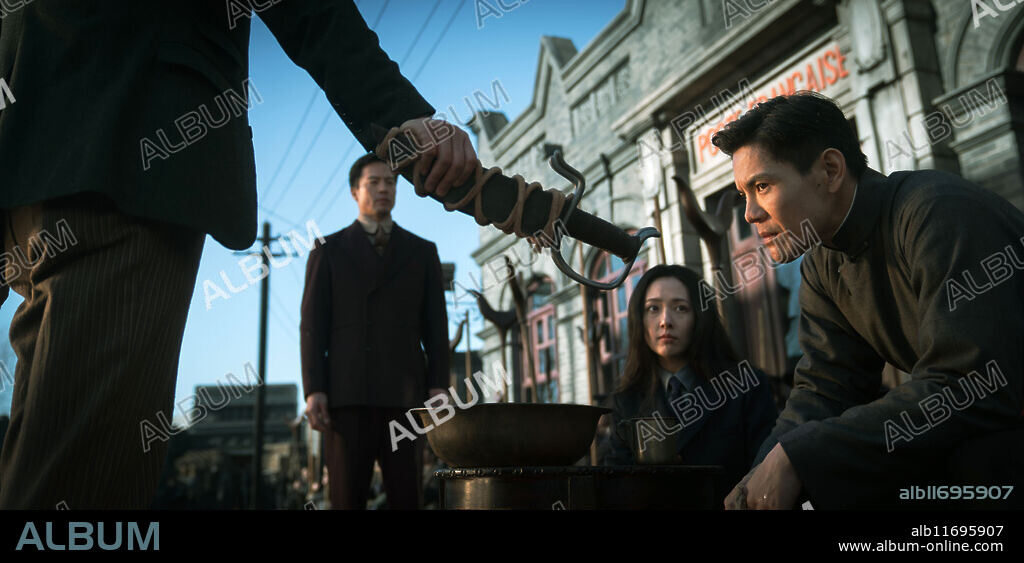 GUO BITING y XU CHANGCHU en 100 YARDS, 2024 (MEN QIAN BAO DI), dirigida por HAOFENG XU y JUNFENG XU. Copyright Poly Film Investment.