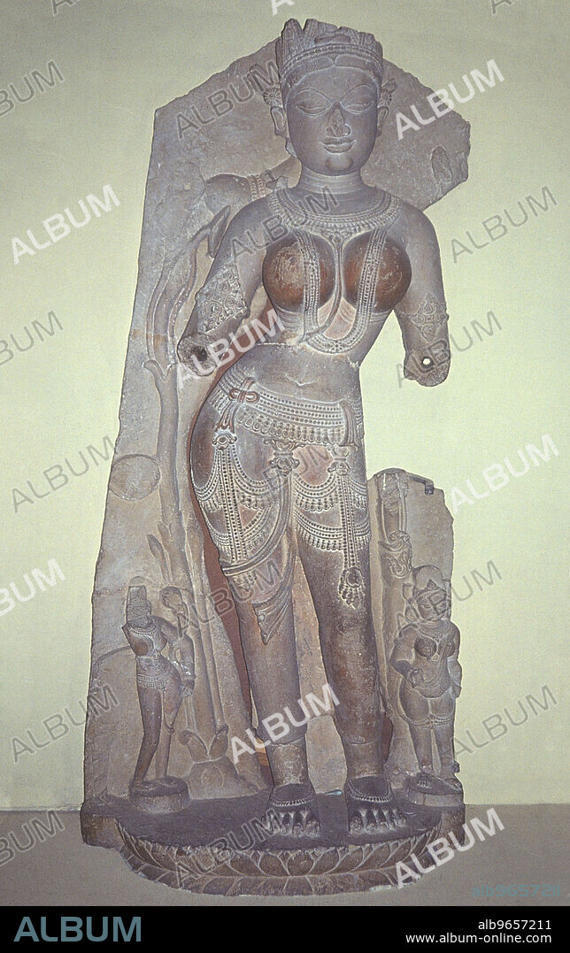 RELIEVE EN PIEDRA DE DIOSA Y ACOLITOS-ARTE CANDELLA-S XI.