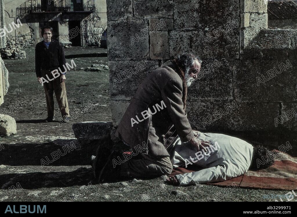 EUSEBIO PONCELA y FERNANDO REY en DIARIO DE INVIERNO, 1988, dirigida por FRANCISCO REGUEIRO. Copyright CASTOR FILMS.
