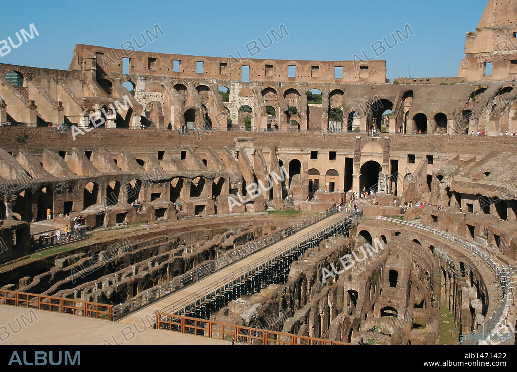 ARTE ROMANO. ITALIA. COLISEO o ANFITEATRO FLAVIO, construido bajo mandato de Vespasiano y Tito e inagurado el año 80 d. C. Interior del anfiteatro. Roma.