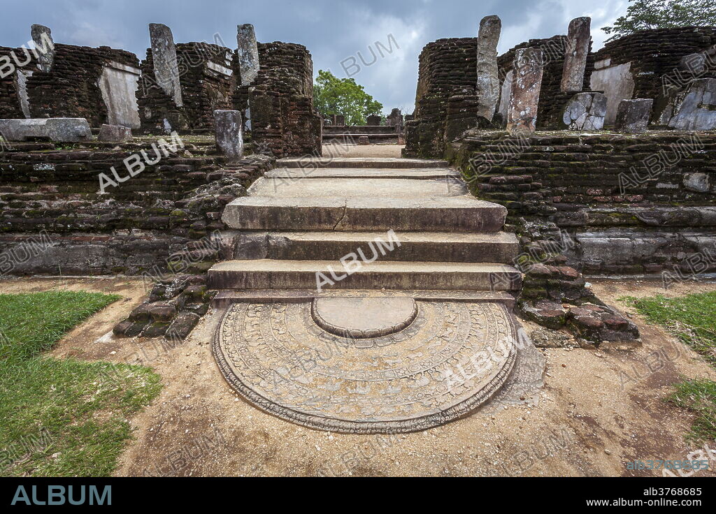 Entrance to Kiri Vihara Buddhist temple ruins with moonstone at entrance, Polonnaruwa, UNESCO World Heritage Site, Sri Lanka, Asia.