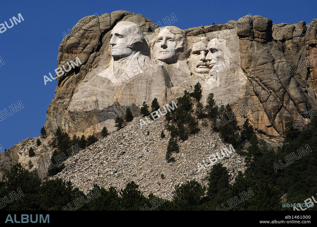 United States. Mount Rushmore National Memorial. Heads of the United States's presidents carved into Mount Rushmore. From left to right, George Washington, Thomas Jefferson, Theodore Roosevelt and Abraham Lincoln. 1927-1941. By Gutzon and Lincoln Borglum. Keystone.