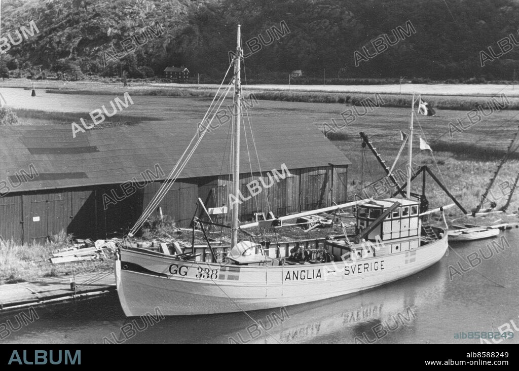 Göteborg 1943 - Sverrevarvet - bygget av GG 338 Anglia från Göteborg - konstruktör Jan-Olof Traung *** Local Caption *** x ¯ (GG 338 Anglia.jpg. KAMERAREPORTAGE.