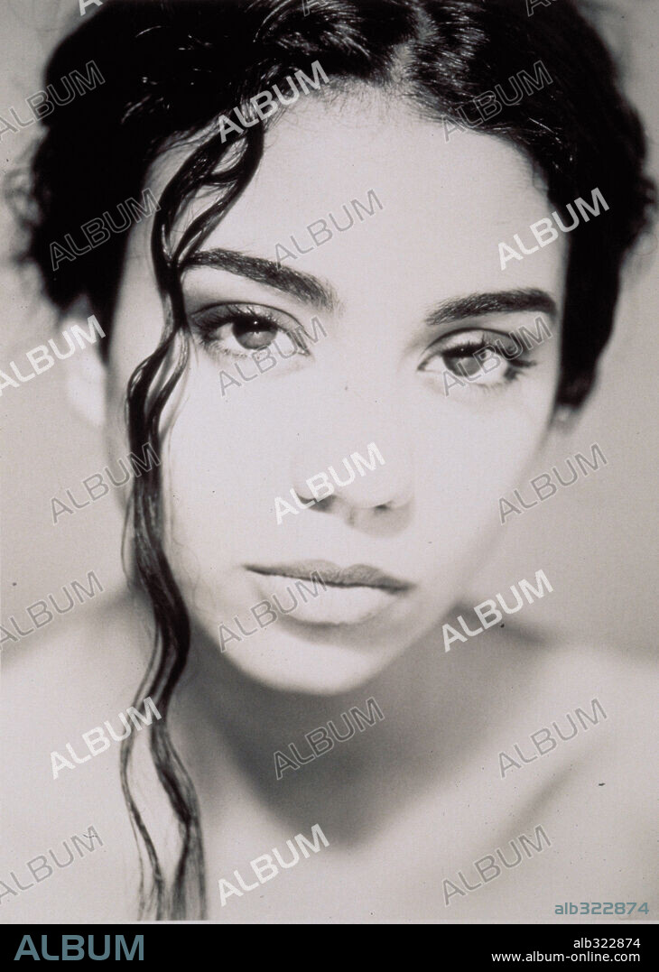 AMARA CARMONA en ALMA GITANA, 1996, dirigida por CHUS GUTIERREZ. Copyright CANAL +.