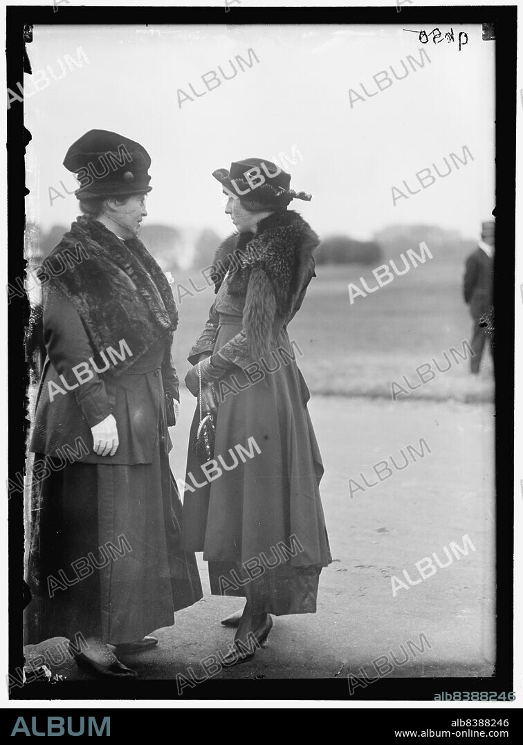 HARRIS & EWING. Liberty Loans. Mrs. William Gibbs Mcadoo, nee Eleanor Wilson, between 1916 and 1918. American author Eleanor Wilson McAdoo was the daughter of president Woodrow Wilson and Ellen Louise Axson.