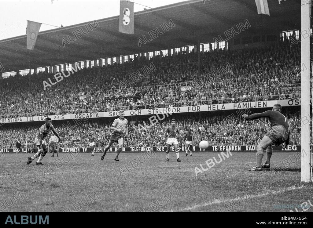 STOCKHOLM 1958-06-29. Brazils Pelé (L) scores the 3-1 goal past Swedens Orvar Bergmark at Swedens goalkeeper Kalle Svensson (R) during the FIFA World Cup final soccer match at Rasunda stadium in Stockholm, Sweden. Brazil won 5-2 and became World Champions for the first time,. Photo: Pressens Bild / TT / code: 190.