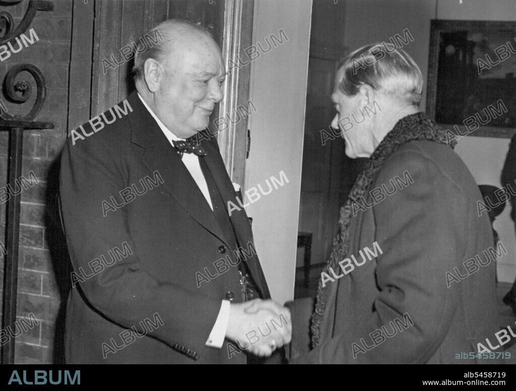Duke of Windsor sees premier coronation may have been discussed.Outside No 10, downing street the Duke of Windsor shakes hands with the Prime Minister following the Duke's call on Mr. Winston Churchill to-day. The Duke of Windsor who is staying in England until Saturday, is thought to have discussed the Coronation with the Premier.The question of whether he and the Duchess of Windsor will be invited to the Coronation next year has been posed in certain quarters. November 18, 1952.