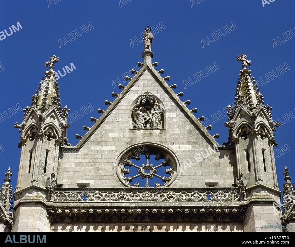 Leon, Castile and Leon, Spain. Saint Mary's Cathedral.13th-14th century. Gothic style. Its design is atributed to the Master Enrique. Architectural detail, top of the main facade.
