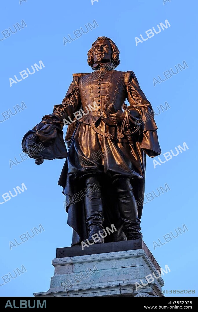 Statue of Samuel de Champlain, founder of the city, Québec, Québec Province, Canada