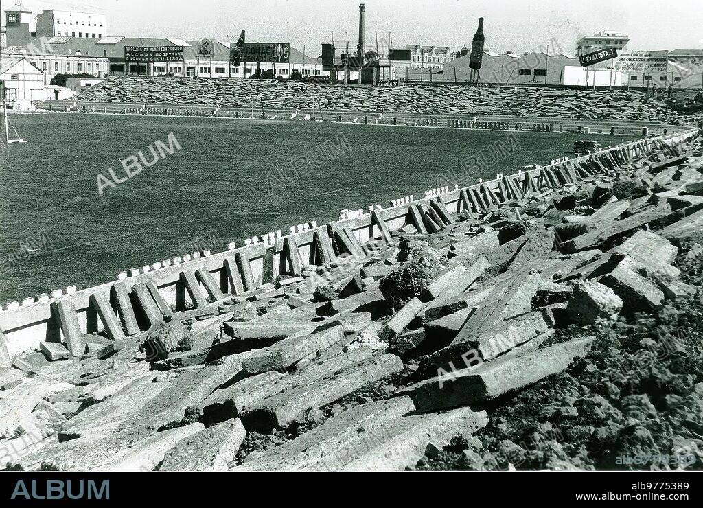 Derribo_Del_Viejo_Nervión   . Derribo del viejo Nervión.- en 1958, una vez Inaugurado el estadio Ramón Sánchez-Pizjuán, Comenzó la demolición del viejo campo de Nervión, que se Hallaba junto al Nuevo. Jugando en este Estadio, el Sevilla Consiguió Muchos de sus Títulos y Fue Escenarios de Grandes Proezas. El campo de Nervión Fue Inaugurado el 7 de octubre de 1928.