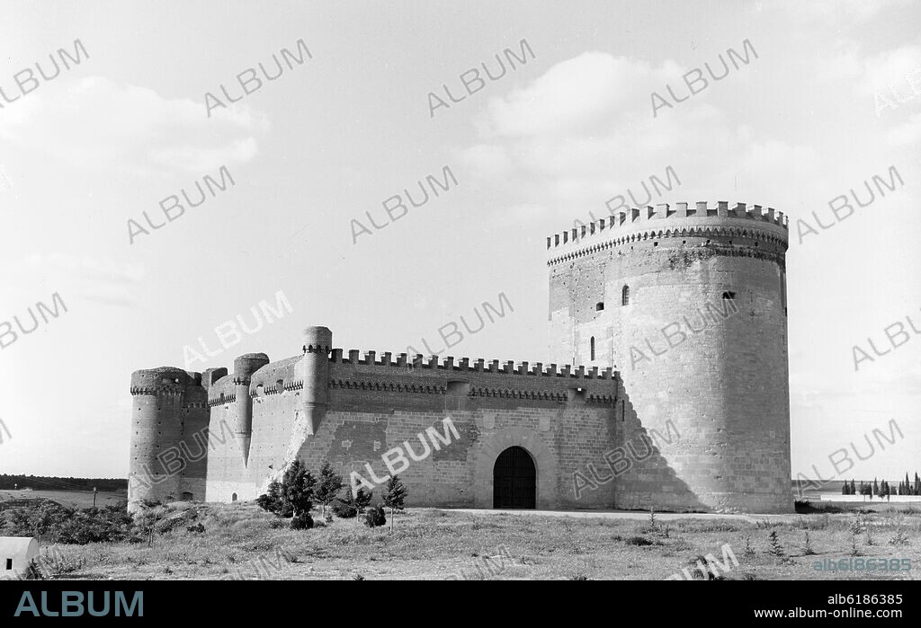 CASTILLO DE AREVALO - SIGLO XIV - FOTOGRAFIA EN BLANCO Y NEGRO - AÑOS 60.