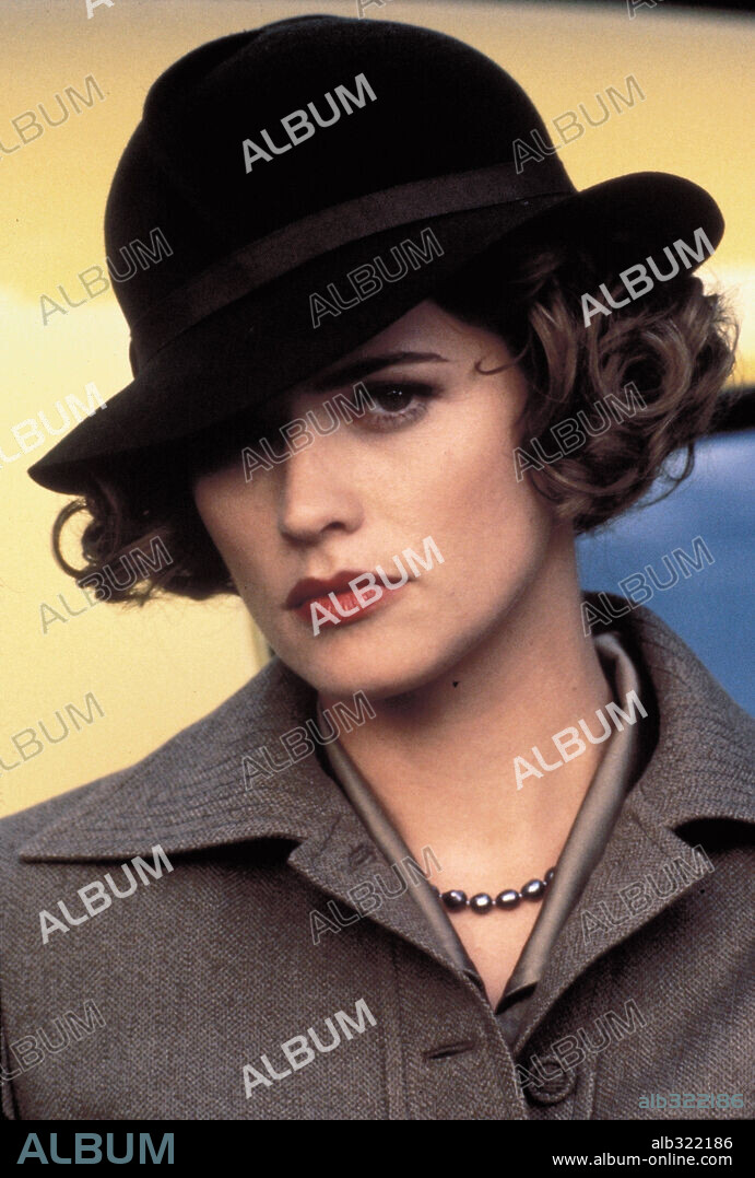 KRISTY SWANSON in THE PHANTOM, 1996, directed by SIMON WINCER. Copyright PARAMOUNT PICTURES.