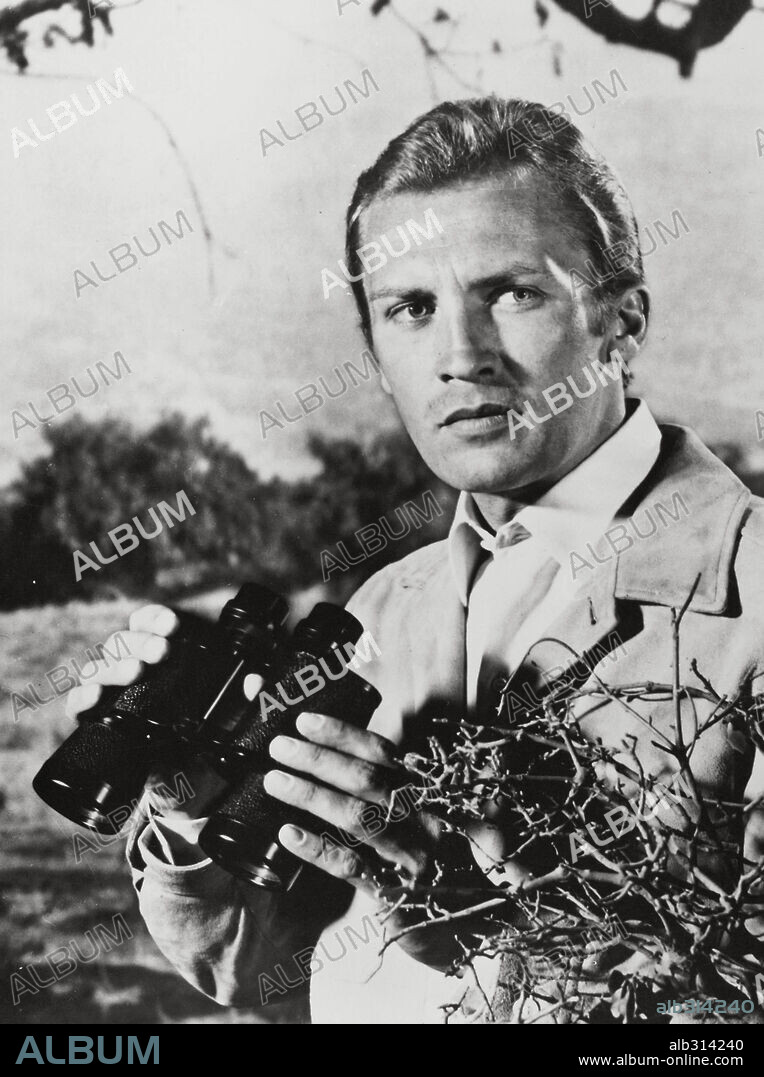 ROY THINNES en INVASORES, LOS-TV, 1967 (INVADERS, THE-TV). Copyright QUINN MARTIN ENTERTEIMENT.