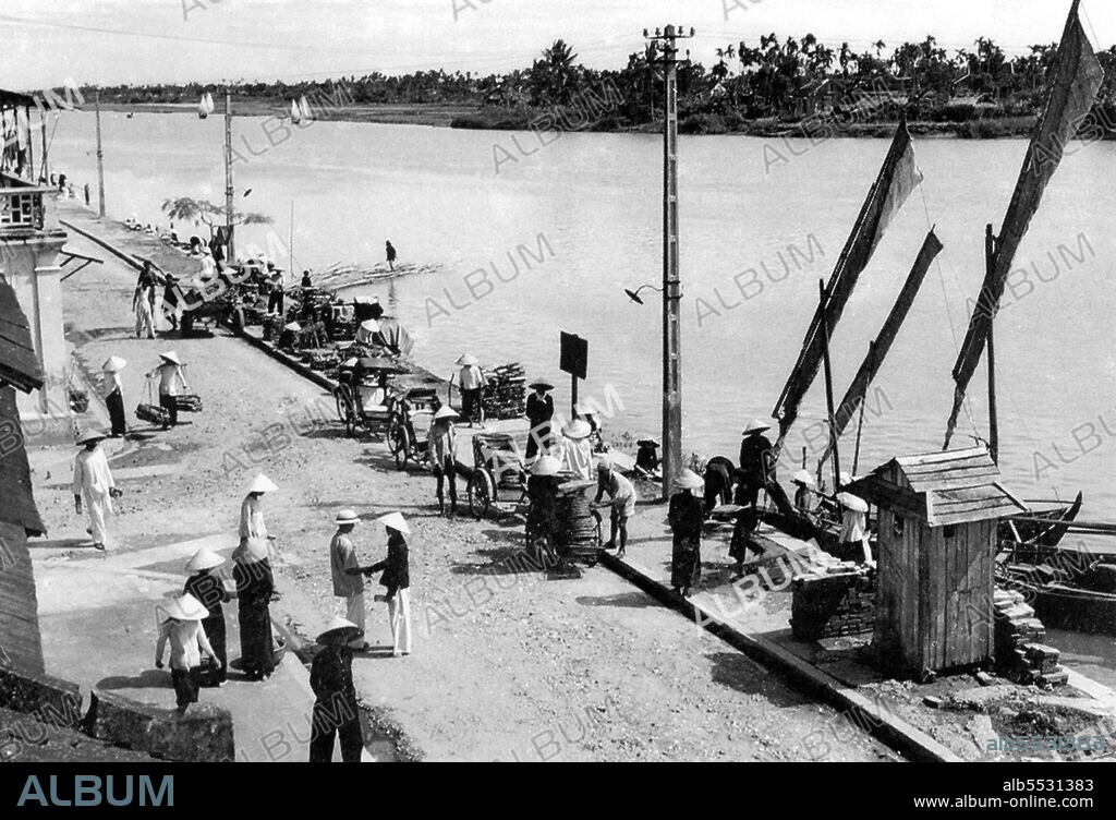 The small but historic town of Hoi An is located on the Thu Bon River 30km (18 miles) south of Danang. During the time of the Nguyen Lords (1558 - 1777) and even under the first Nguyen Emperors, Hoi An - then known as Faifo - was an important port, visited regularly by shipping from Europe and all over the East. By the late 19th Century the silting up of the Thu Bon River and the development of nearby Danang had combined to make Hoi An into a backwater. This obscurity saved the town from serious fighting during the wars with France and the USA, so that at the time of reunification in 1975 it was a forgotten and impoverished fishing port lost in a time warp.