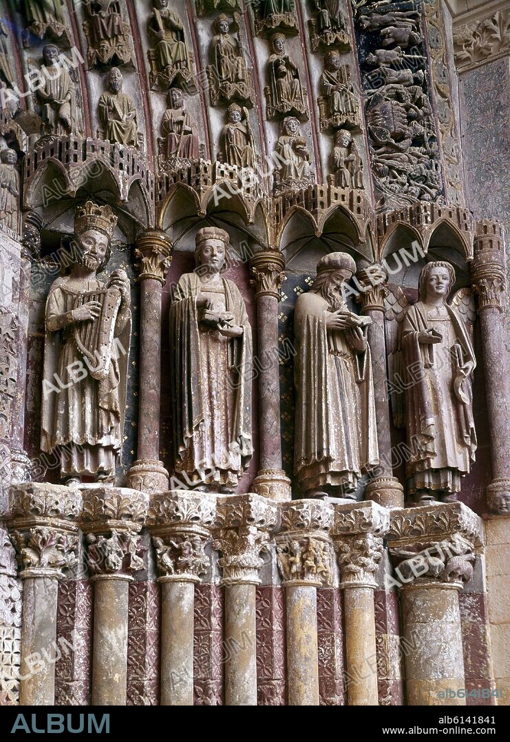 PORTICO DE LA MAJESTAD-COMUINICA EL INTERIOR DEL TEMPLO Y LA SACRISTIA-ESCULTURA POLICROMADA-S XIII - FOTO AÑOS 70.