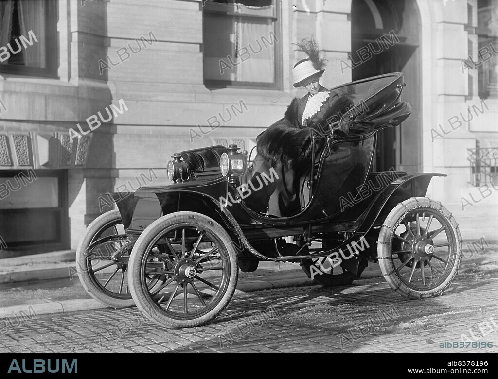HARRIS & EWING. Mrs. William E. Borah In Auto, 1912. [US author Mary McConnell Borah, wife of William Edgar Borah, Senator from Idaho].