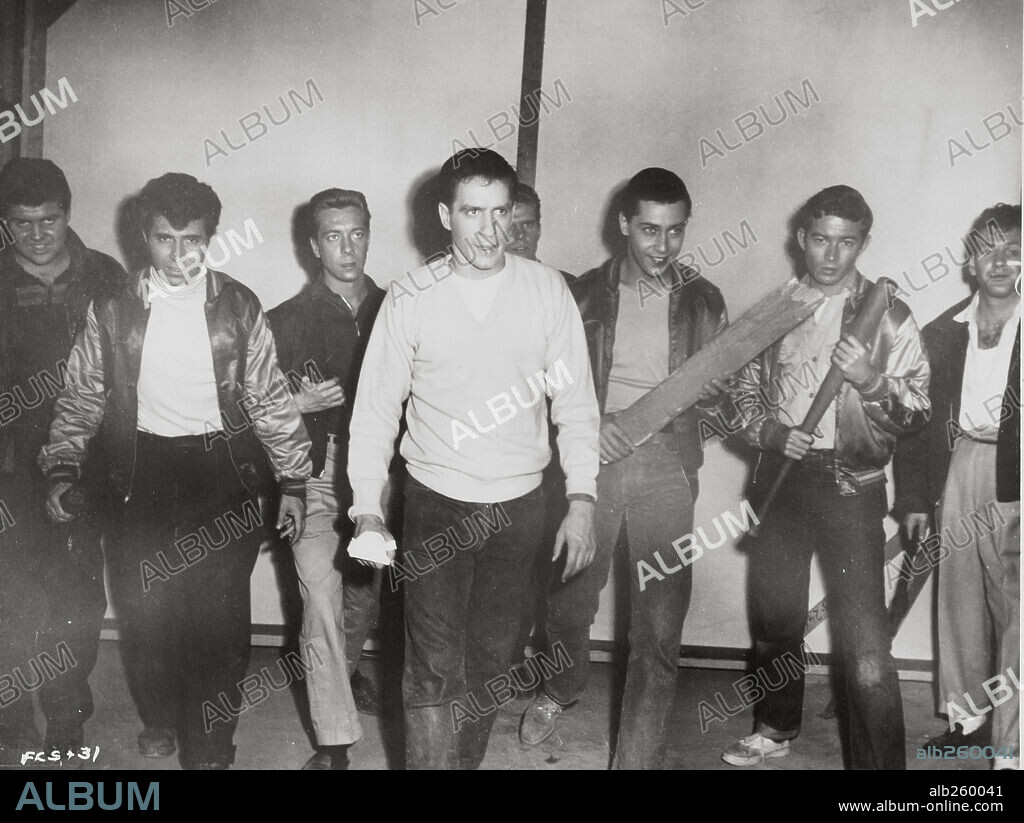 JOHN CASSAVETES en CRIMEN EN LAS CALLES, 1956 (CRIME IN THE STREETS), dirigida por DON SIEGEL. Copyright ALLIED ARTISTS.
