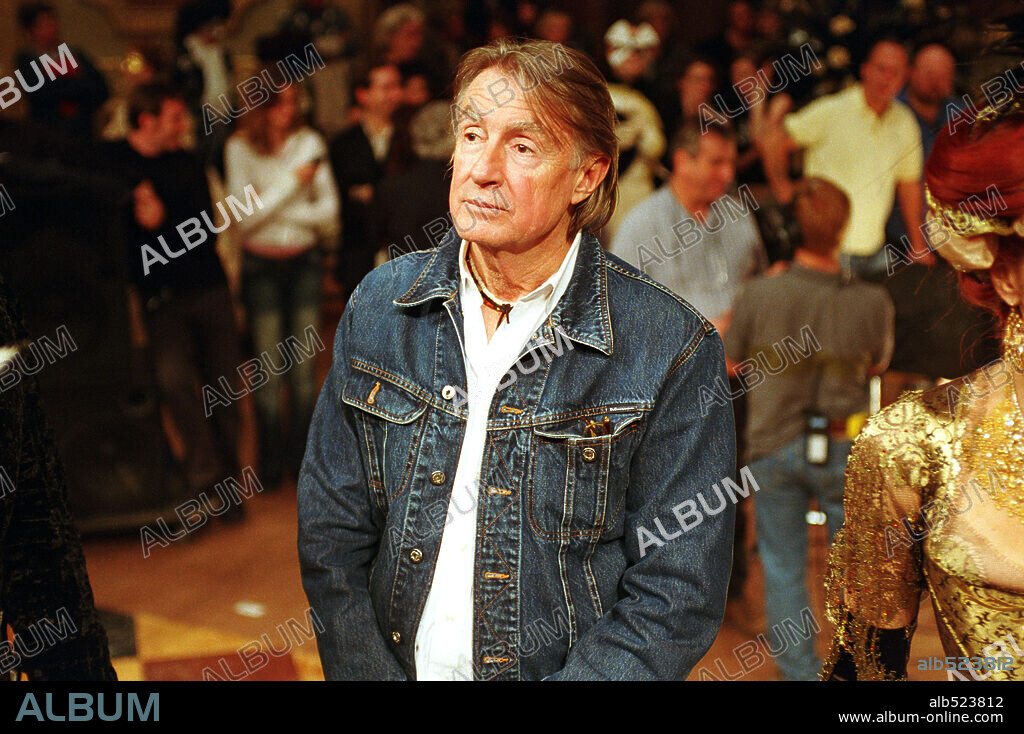 JOEL SCHUMACHER in THE PHANTOM OF THE OPERA, 2004, directed by JOEL SCHUMACHER. Copyright WARNER BROS. PICTURES / BAILEY, ALEX.