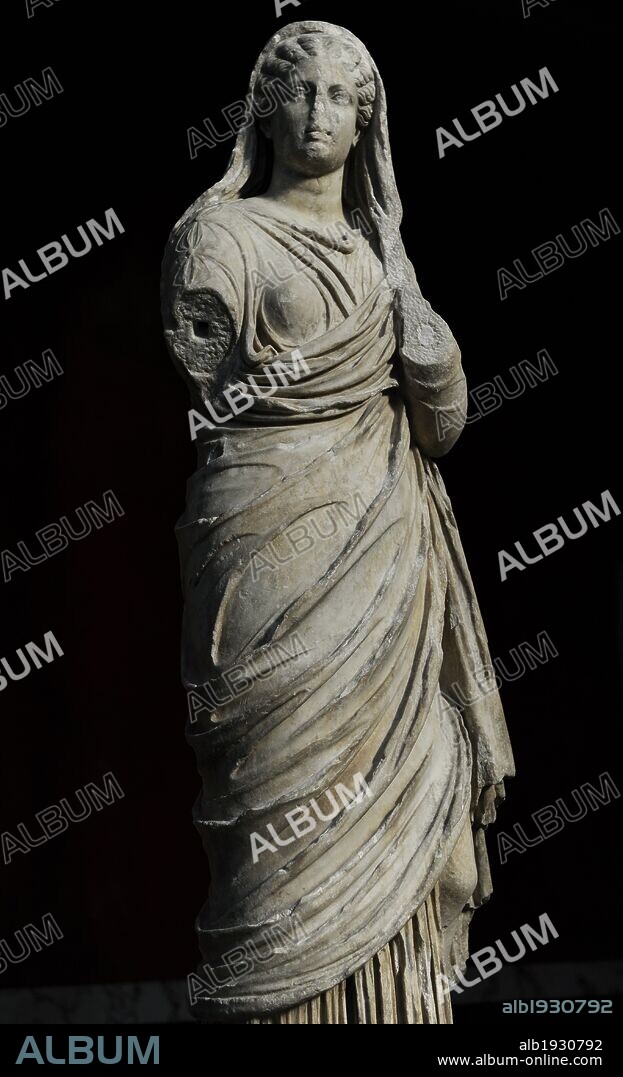 Roman Art. The Mater Familias or Matrona. Statue. Ny Carlsberg Glyptotek. Copenhagen. Denmark.