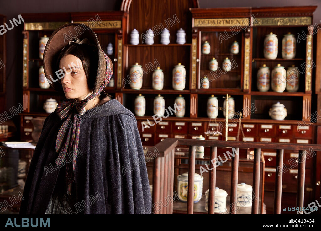 EMMA MACKEY en EMILY, 2022, dirigida por FRANCES O'CONNOR. Copyright Tempo Productions Limited.